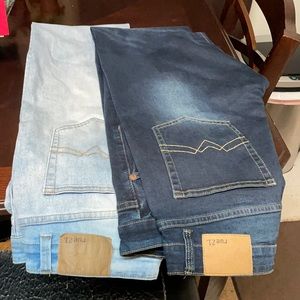 Bundle of jeans rue21 just like new both for 30 $